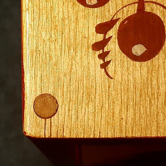 Vintage!! Hand Painted Wooden Trinket Box with Lid - Lid on with Wood Dowels. - Picture 8 of 11